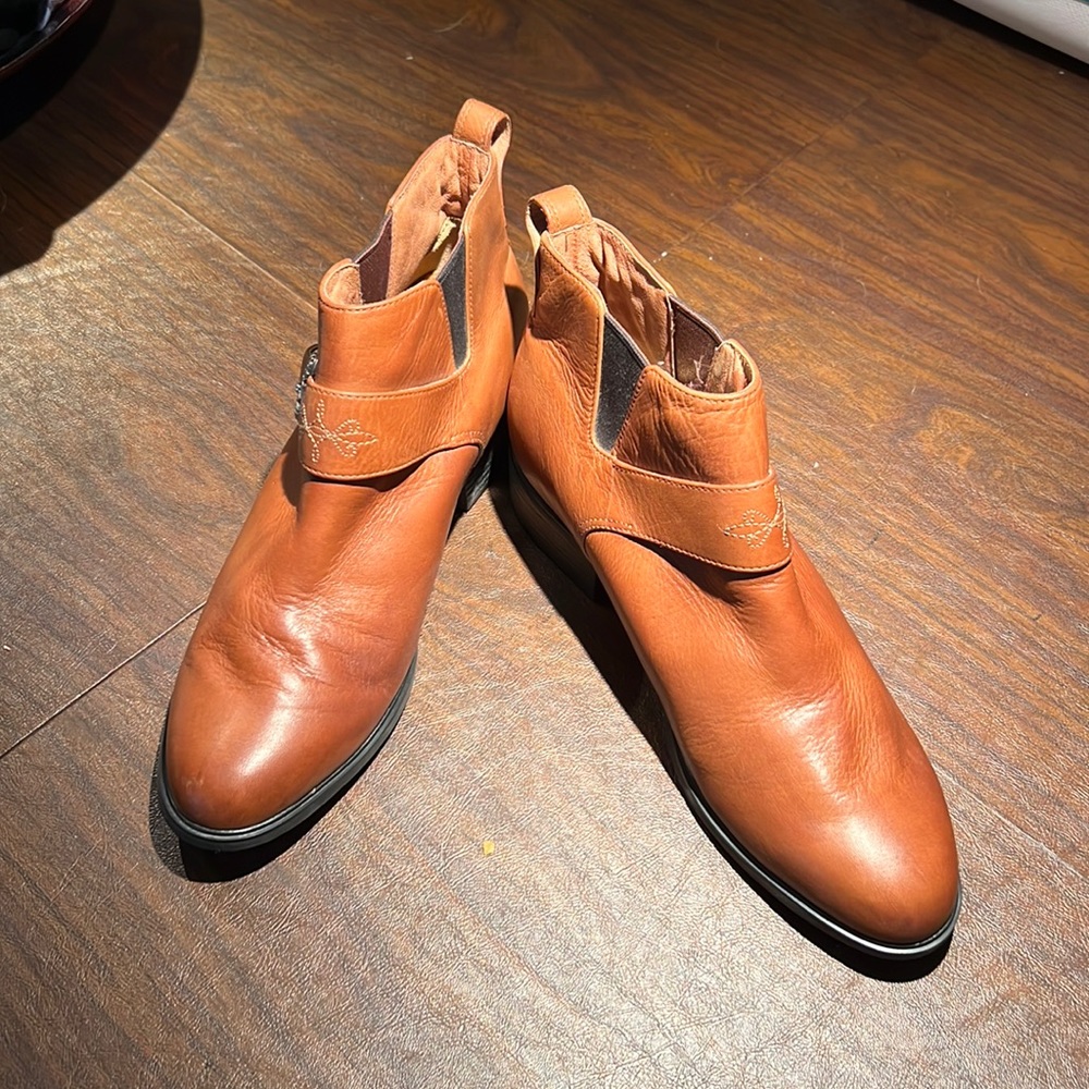 Ariat brown leather bootie, size  11 M NWOT